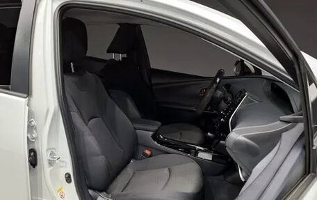 Toyota Prius IV XW50, 2022 год, 1 890 000 рублей, 10 фотография