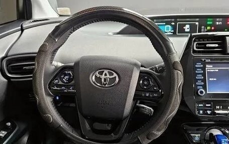 Toyota Prius IV XW50, 2022 год, 1 890 000 рублей, 11 фотография