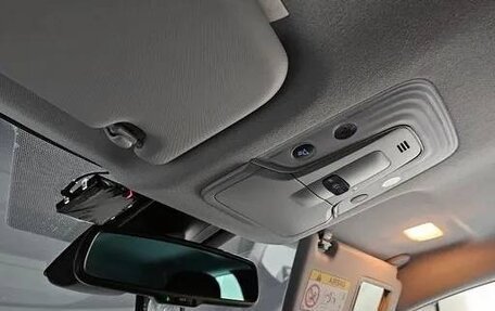 Toyota Prius IV XW50, 2022 год, 1 890 000 рублей, 14 фотография