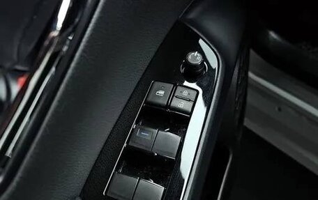 Toyota Prius IV XW50, 2022 год, 1 890 000 рублей, 17 фотография