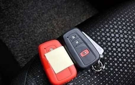 Toyota Prius IV XW50, 2022 год, 1 890 000 рублей, 20 фотография