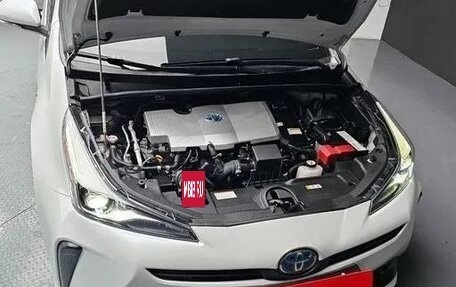 Toyota Prius IV XW50, 2022 год, 1 890 000 рублей, 8 фотография