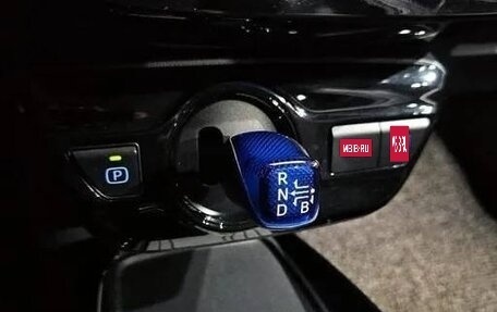 Toyota Prius IV XW50, 2022 год, 1 890 000 рублей, 16 фотография