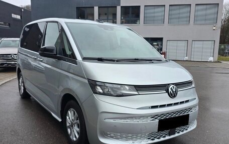 Volkswagen Multivan, 2022 год, 4 100 000 рублей, 2 фотография