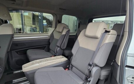 Volkswagen Multivan, 2022 год, 4 100 000 рублей, 8 фотография