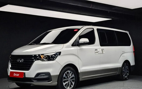 Hyundai Grand Starex Grand Starex I рестайлинг 2, 2021 год, 2 590 000 рублей, 1 фотография