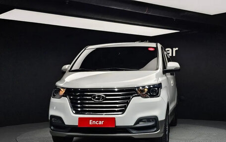 Hyundai Grand Starex Grand Starex I рестайлинг 2, 2021 год, 2 590 000 рублей, 2 фотография