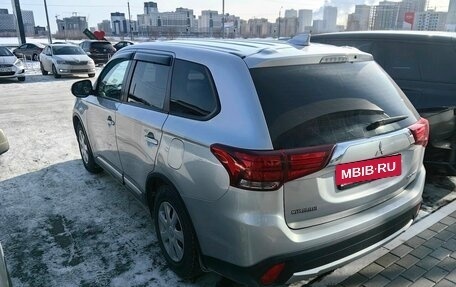 Mitsubishi Outlander III рестайлинг 3, 2018 год, 2 049 000 рублей, 3 фотография