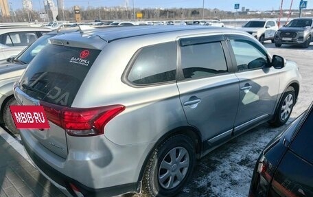 Mitsubishi Outlander III рестайлинг 3, 2018 год, 2 049 000 рублей, 4 фотография