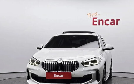 BMW 1 серия, 2021 год, 2 453 000 рублей, 2 фотография