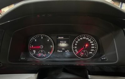 Volkswagen Multivan T6 рестайлинг, 2015 год, 2 800 000 рублей, 1 фотография