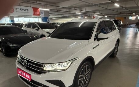 Volkswagen Tiguan II, 2023 год, 2 720 000 рублей, 1 фотография