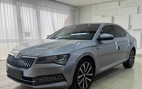 Skoda Superb III рестайлинг, 2022 год, 2 232 000 рублей, 1 фотография