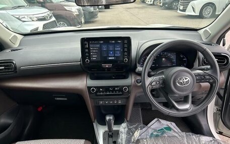 Toyota Yaris Cross, 2022 год, 1 909 020 рублей, 6 фотография