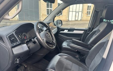 Volkswagen Multivan T6 рестайлинг, 2015 год, 2 800 000 рублей, 8 фотография