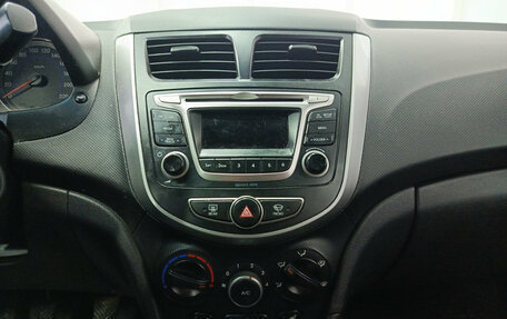 Hyundai Solaris II рестайлинг, 2015 год, 840 000 рублей, 15 фотография