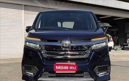 Honda Stepwgn IV, 2017 год, 1 890 000 рублей, 3 фотография