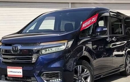 Honda Stepwgn IV, 2017 год, 1 890 000 рублей, 2 фотография