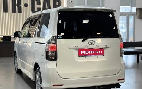Toyota Voxy II, 2008 год, 1 195 000 рублей, 3 фотография