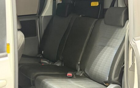 Toyota Voxy II, 2008 год, 1 195 000 рублей, 12 фотография