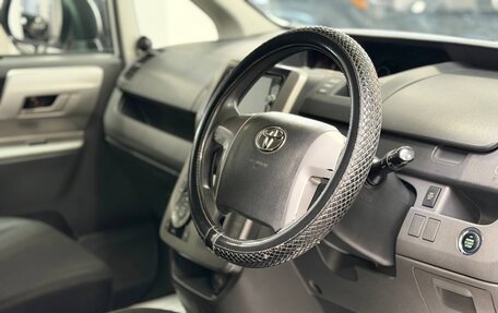 Toyota Voxy II, 2008 год, 1 195 000 рублей, 11 фотография