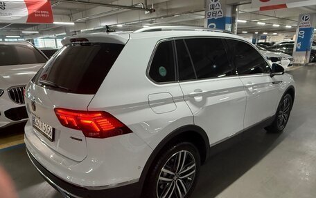 Volkswagen Tiguan II, 2023 год, 2 720 000 рублей, 4 фотография