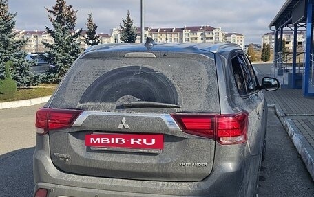 Mitsubishi Outlander III рестайлинг 3, 2019 год, 2 000 000 рублей, 8 фотография