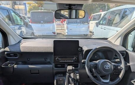 Toyota Sienta, 2023 год, 1 430 000 рублей, 9 фотография