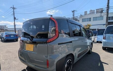 Toyota Sienta, 2023 год, 1 430 000 рублей, 6 фотография