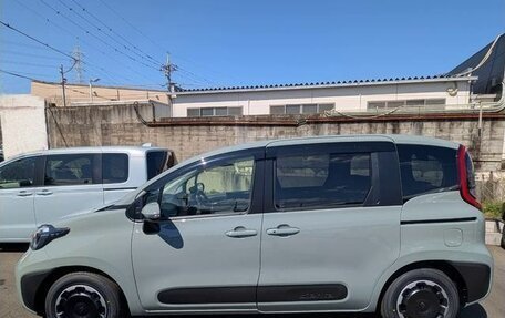 Toyota Sienta, 2023 год, 1 430 000 рублей, 3 фотография