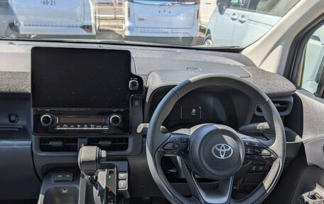 Toyota Sienta, 2023 год, 1 430 000 рублей, 10 фотография