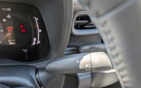 Toyota Sienta, 2023 год, 1 430 000 рублей, 16 фотография