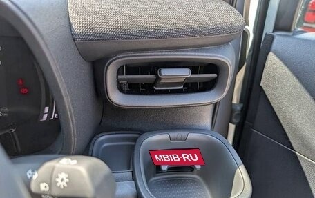 Toyota Sienta, 2023 год, 1 430 000 рублей, 25 фотография