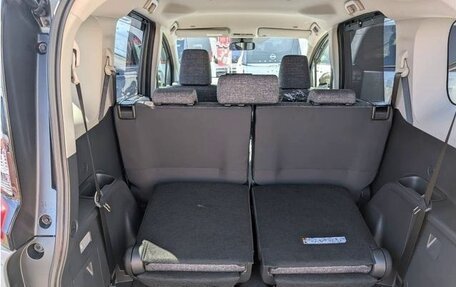 Toyota Sienta, 2023 год, 1 430 000 рублей, 32 фотография