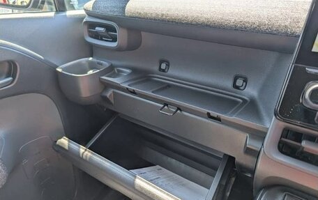 Toyota Sienta, 2023 год, 1 430 000 рублей, 28 фотография