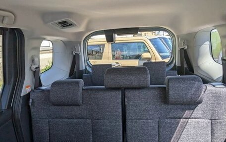 Toyota Sienta, 2023 год, 1 430 000 рублей, 31 фотография