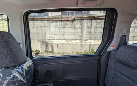 Toyota Sienta, 2023 год, 1 430 000 рублей, 29 фотография