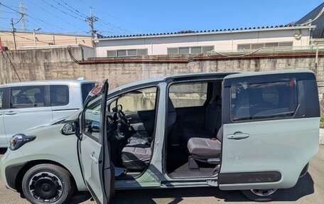 Toyota Sienta, 2023 год, 1 430 000 рублей, 35 фотография