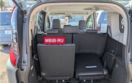 Toyota Sienta, 2023 год, 1 430 000 рублей, 33 фотография