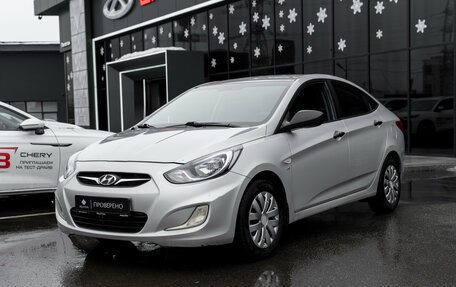 Hyundai Solaris II рестайлинг, 2013 год, 825 000 рублей, 1 фотография
