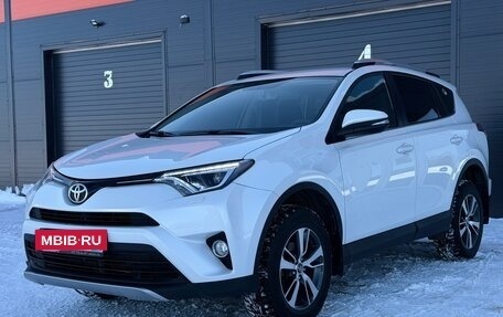 Toyota RAV4, 2018 год, 2 630 000 рублей, 3 фотография