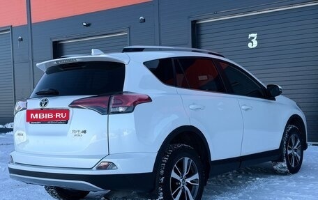 Toyota RAV4, 2018 год, 2 630 000 рублей, 4 фотография