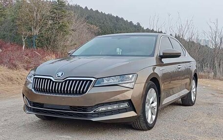 Skoda Superb III рестайлинг, 2021 год, 1 560 620 рублей, 1 фотография