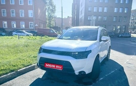 Mitsubishi Outlander III рестайлинг 3, 2014 год, 1 300 000 рублей, 1 фотография