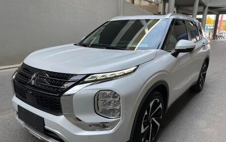 Mitsubishi Outlander, 2023 год, 3 990 000 рублей, 1 фотография