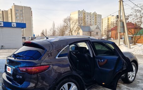 Infiniti QX70, 2016 год, 2 300 000 рублей, 6 фотография