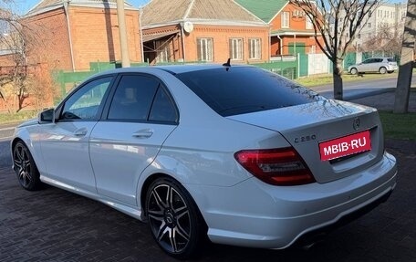Mercedes-Benz C-Класс, 2011 год, 1 300 000 рублей, 5 фотография