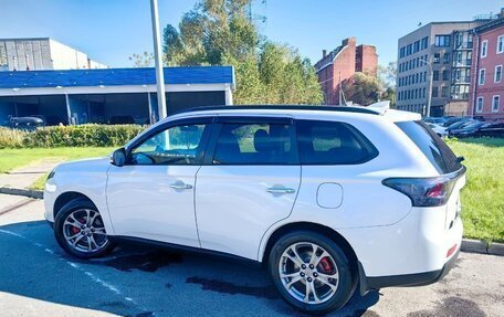 Mitsubishi Outlander III рестайлинг 3, 2014 год, 1 300 000 рублей, 3 фотография