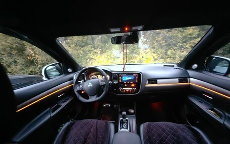 Mitsubishi Outlander III рестайлинг 3, 2014 год, 1 300 000 рублей, 12 фотография