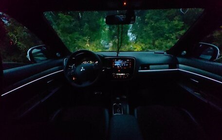 Mitsubishi Outlander III рестайлинг 3, 2014 год, 1 300 000 рублей, 14 фотография